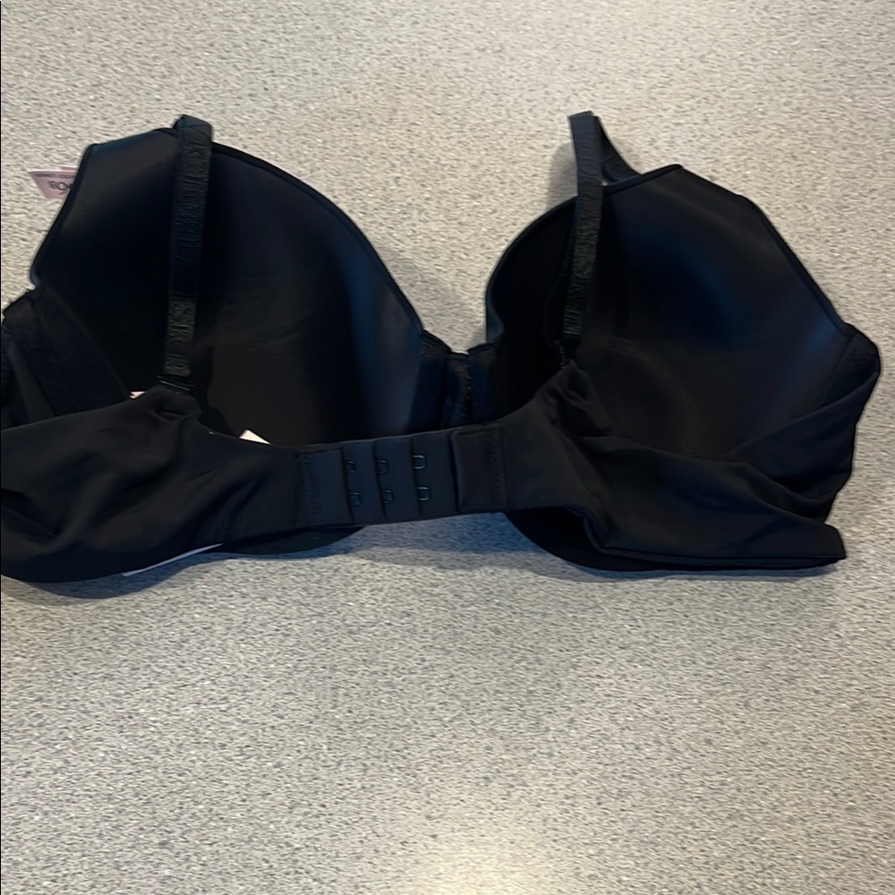Victoria's Secret Black Bra Lightly Lined - Picture 4 of 4